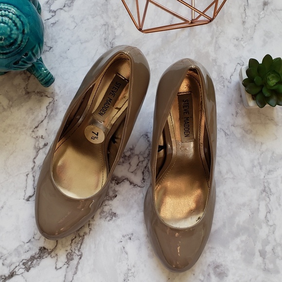 Steve Madden Taupe High Heels Size 7.5M GUC - Picture 3 of 7